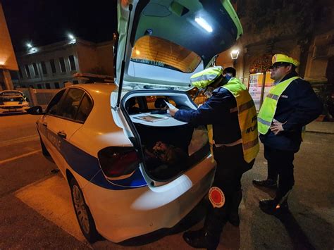 Messina Carambola Tra Tre Auto A Mili Marina Feriti Uno In