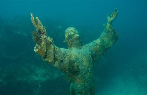 Dive Into 22 Of Americas Most Impressive Underwater Sights