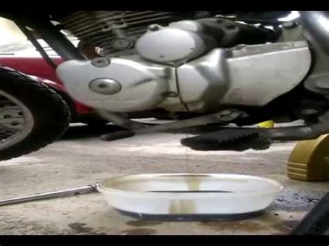 Oil Change And Filter Cleaning Honda Xr Youtube