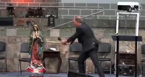 Se Viraliza Video De Un Pastor Que Destruye Las Figuras De La Virgen Y