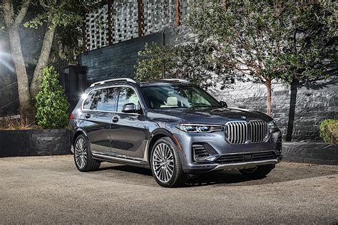 2020 Bmw X7 Shows Up On The Road Photographers Shoot Like Crazy