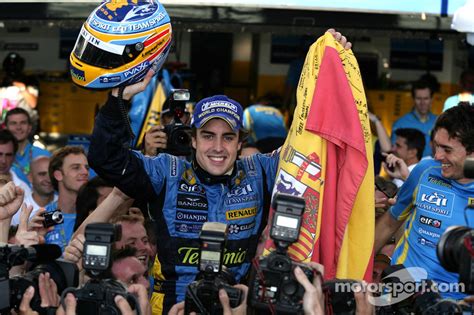 2006 F1 World Champion Fernando Alonso celebrates with Renault F1 team ...