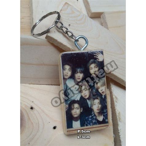 Jual GANTUNGAN KUNCI KAYU PHOTOWOOD BTS BOY BAND KOREA GANCI KAYU