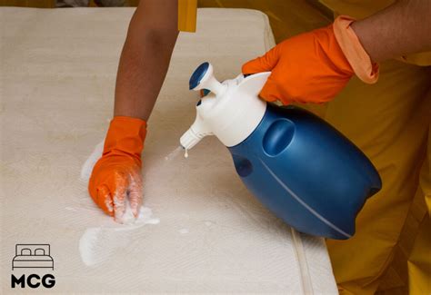 How to Clean a Memory Foam Mattress - 10 Step Guide - Easy