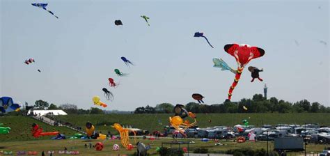 Drachenfest Bunter Himmel Ber Tossens