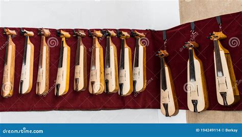 Instrumentos Musicais O Pequeno Violino Kemancha Tocou Como Violoncelo