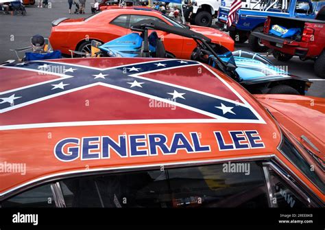 reproduction    dodge charger  general lee featured