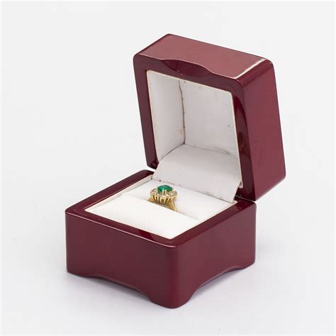 Ring 18K Guld Med Smaragd Och Briljantslipade Diamanter Ca 0 18 Ct