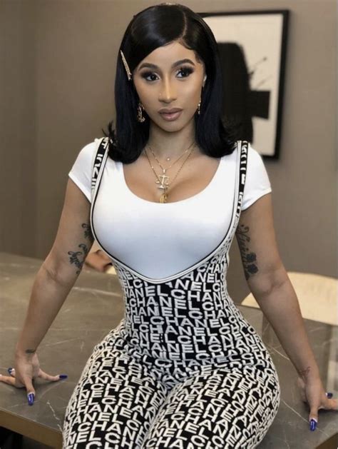 Pin By Eddie Guigar On Athik Cardi B Pics Cardi B Photos Hair Flip