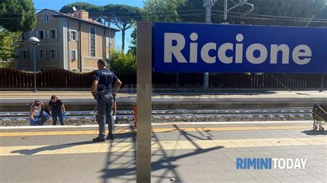 Riccione Le Due Ragazze Investite E Uccise Dal Treno Erano Sorelle