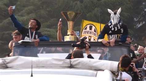 19 05 18 Parata Della Juventus Per Le Vie Di Torino Con Il Pullman