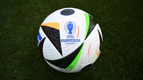 Fußball Liebe So sieht der Ball für EM 2024 in Deutschland aus