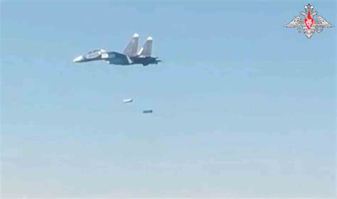 動画 ロシアのsu 30sm戦闘機が黒海で海上ドローンを破壊しようとする様子 Carro E Motos