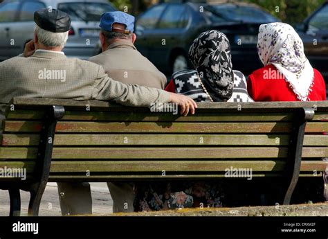 Pensions Pensioners Hi Res Stock Photography And Images Alamy