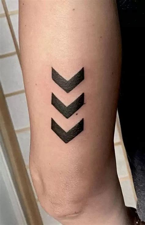 The Meanings Behind The Arrow Tattoo A Growing Trend Arrow Tattoos