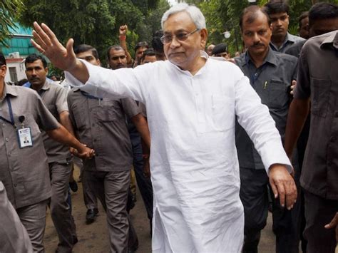 Beech Mein 2 Baar Idhar Udhar Ho Gaye Nitish Kumar Meets Pm Modi Says He Will Now Stay With