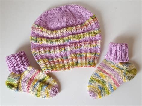 Strickanleitung Baby Set M Tze Und S Ckchen Aus Sockenwolle