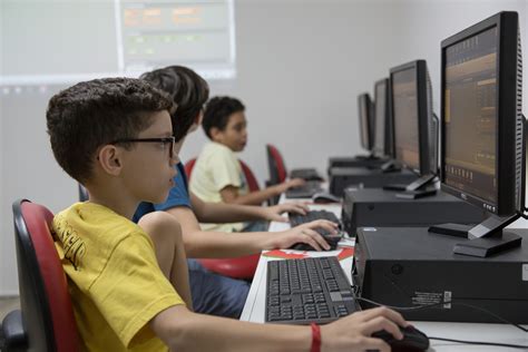 Cursos de Ciência da Computação têm ajudado desempenho de alunos do