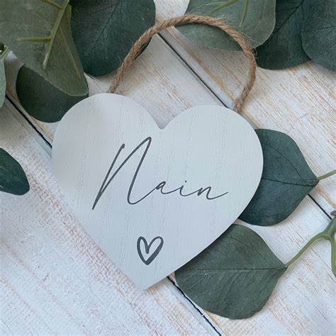 Addurn Nain Calon Pren | Welsh Gran Wooden Heart Decoration