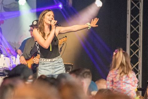 Zangeres Maan Komt Naar Het Zomerfestival In Leerdam Foto Adnl