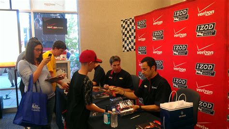 IndyCar Drivers Meet-and-Greet With Fans | Featured News Story | Verizon