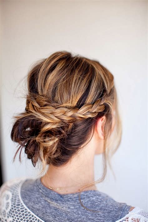 43 Stylish Updos For Medium Hair