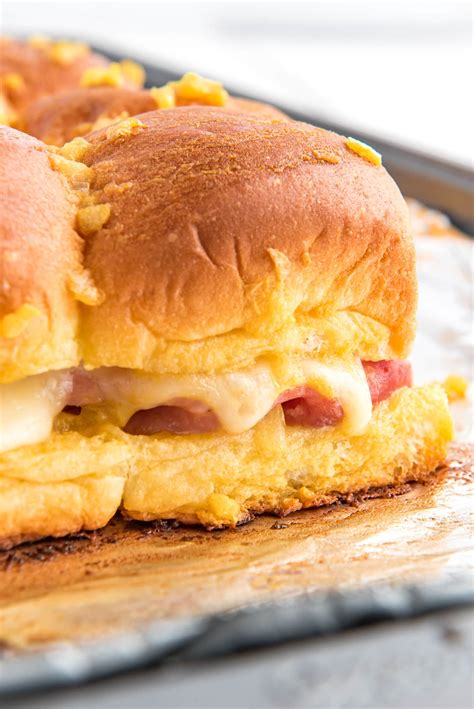 Hawaiian Roll Sliders Ham And Cheese Deliciously Sprinkled