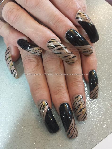 Eye Candy Nails And Training Black And Nude Freehand Nail Art By Elaine