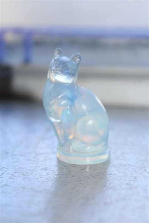 Sabino Glass Opalescent Cat Figurine