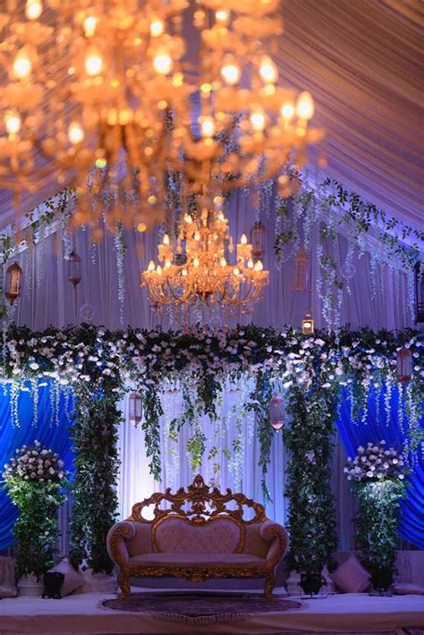 A Traditional Kashmiri Wedding With Bride In Unconventional Jewellery