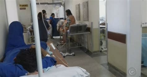 G Pacientes Esperam Atendimento Em Corredores De Hospital Em Mar Lia