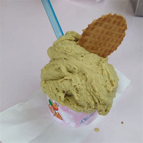 Gelateria Kremmy Viareggio Italy Coppetta Al Pistacchio Salato Review