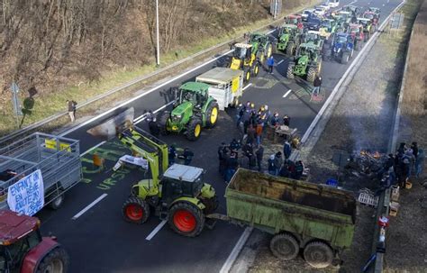 Mobilisation des Agriculteurs Blocage des routes ce lundi après midi