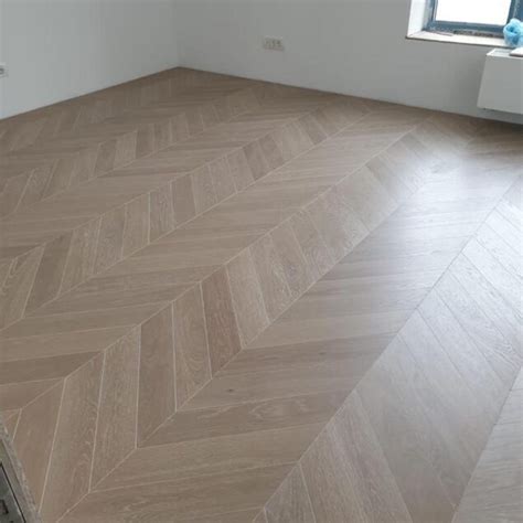 Oak Chevron Premier Unsealed X X Mm The Natural Wood Floor Co