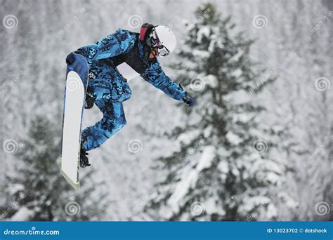 Salto Do Snowboard Foto De Stock Imagem De Exterior