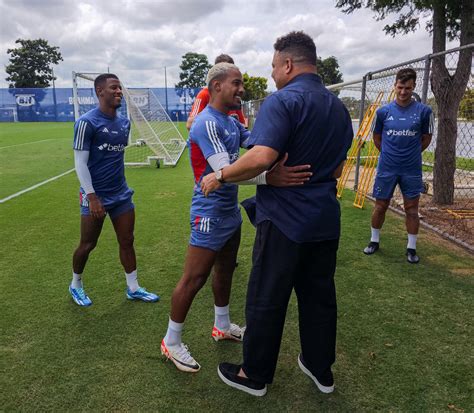 Em Visita Na Toca Ronaldo Brinca Renova Es De Marlon E Matheus