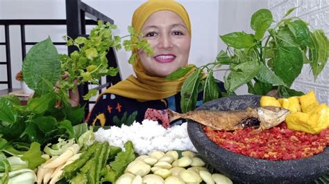 MUKBANG JENGKOL MUDA LALAPAN MENTAH IKAN ASIN PEDA SAMBEL TERASI YouTube