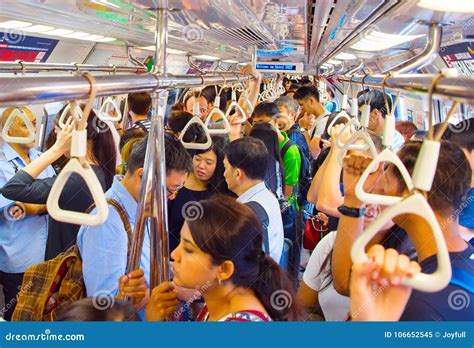 Singapore Metro Train Rush Hour Editorial Image Image Of Metropolitan