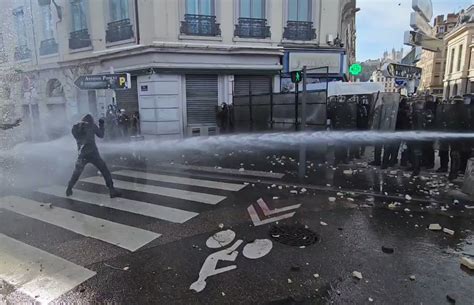 Gasteniz On Twitter Tomaya Direnen Bir Frans Z Protestolara Damga