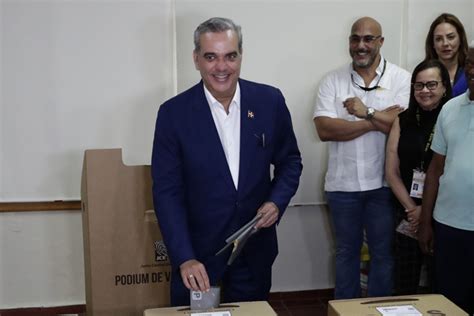 Mulino felicita a Abinader por reelección como Presidente de R D Critica