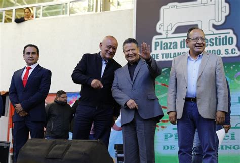 Entrega Julio Menchaca Apoyos A La Educación Agricultura E Infraestructura De Tulancingo