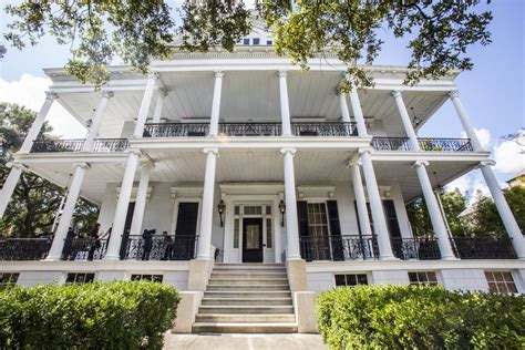 The Witchy Mansion From American Horror Story: Coven | Horror Movie ...