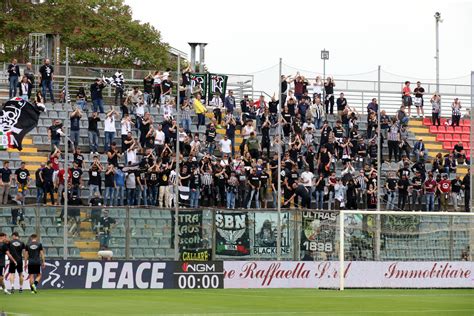 Da Oggi Pomeriggio In Vendita I Biglietti Per Cremona Ascoli Calcio