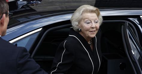 Prinses Beatrix Opent Tentoonstelling De Eeuw Van Juliana