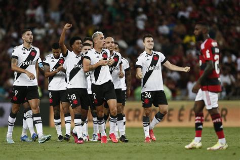 Campeonato Carioca De Futebol Vasco Vence Flamengo Continua No G4 E