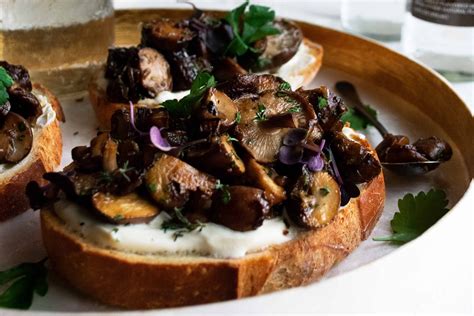 Simple Mushroom Toast With Crème Fraiche And Herbs The Original Dish Recipe Mushroom Toast