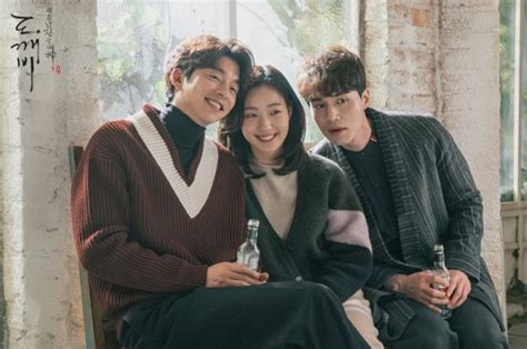 Lee Dong Wook Says Goblin Co Stars Gong Yoo And Kim Go Eun Are Mic