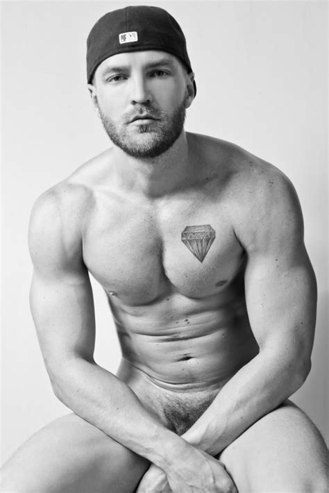 Ex Big Brother começa carreira como ator pornô gay Me Salte