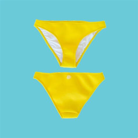SWIMWEAR BANANA YELLOW BIKINI LOW WAIST 設計館 Fluffy Puffer Fish 其他 Pinkoi