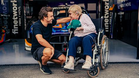 Fernando Alonso Cumple El Sue O De Paqui La Abuela M S Famosa De Espa A